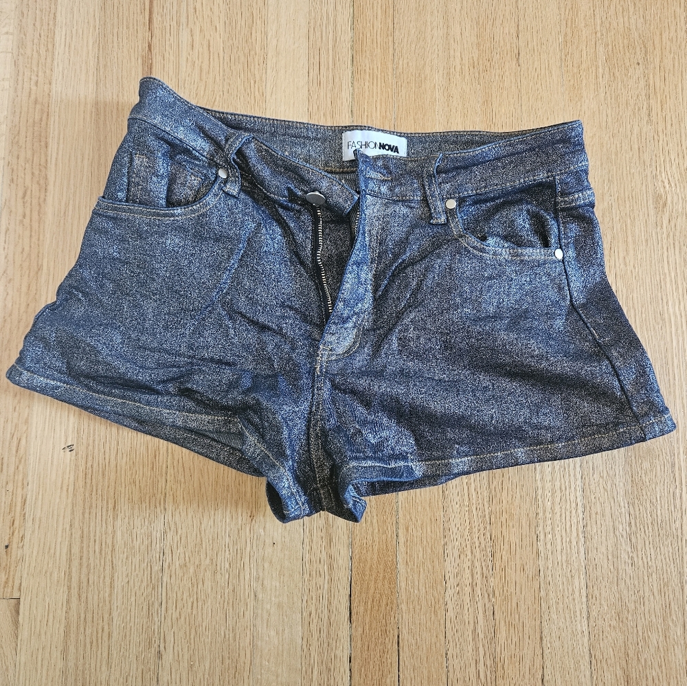 EUC Fashion Nova shorts very Stretchy